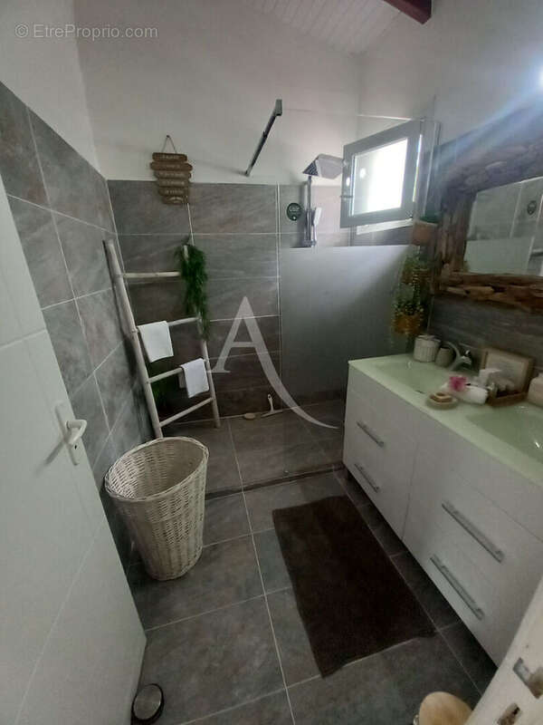 Maison à LES TROIS-ILETS