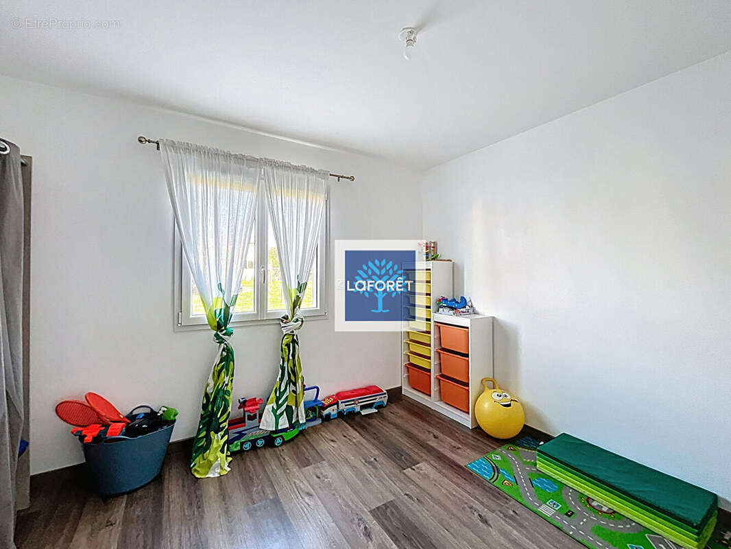 Maison à SAINT-YZAN-DE-SOUDIAC