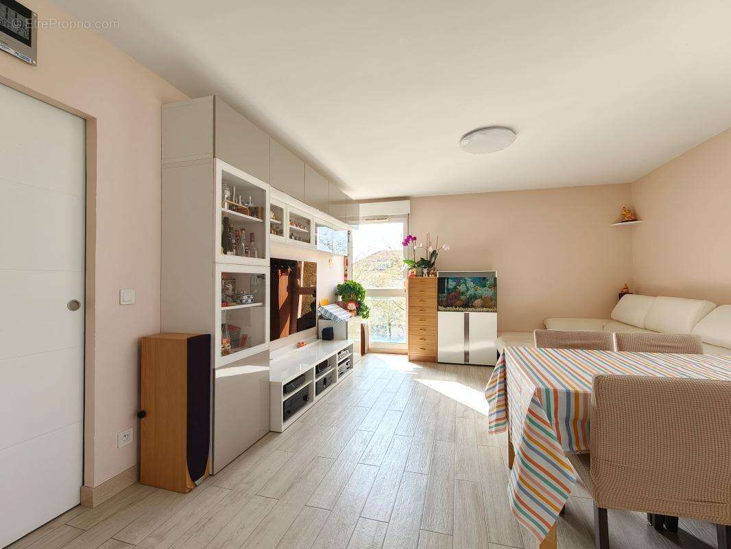 Appartement à BUSSY-SAINT-GEORGES
