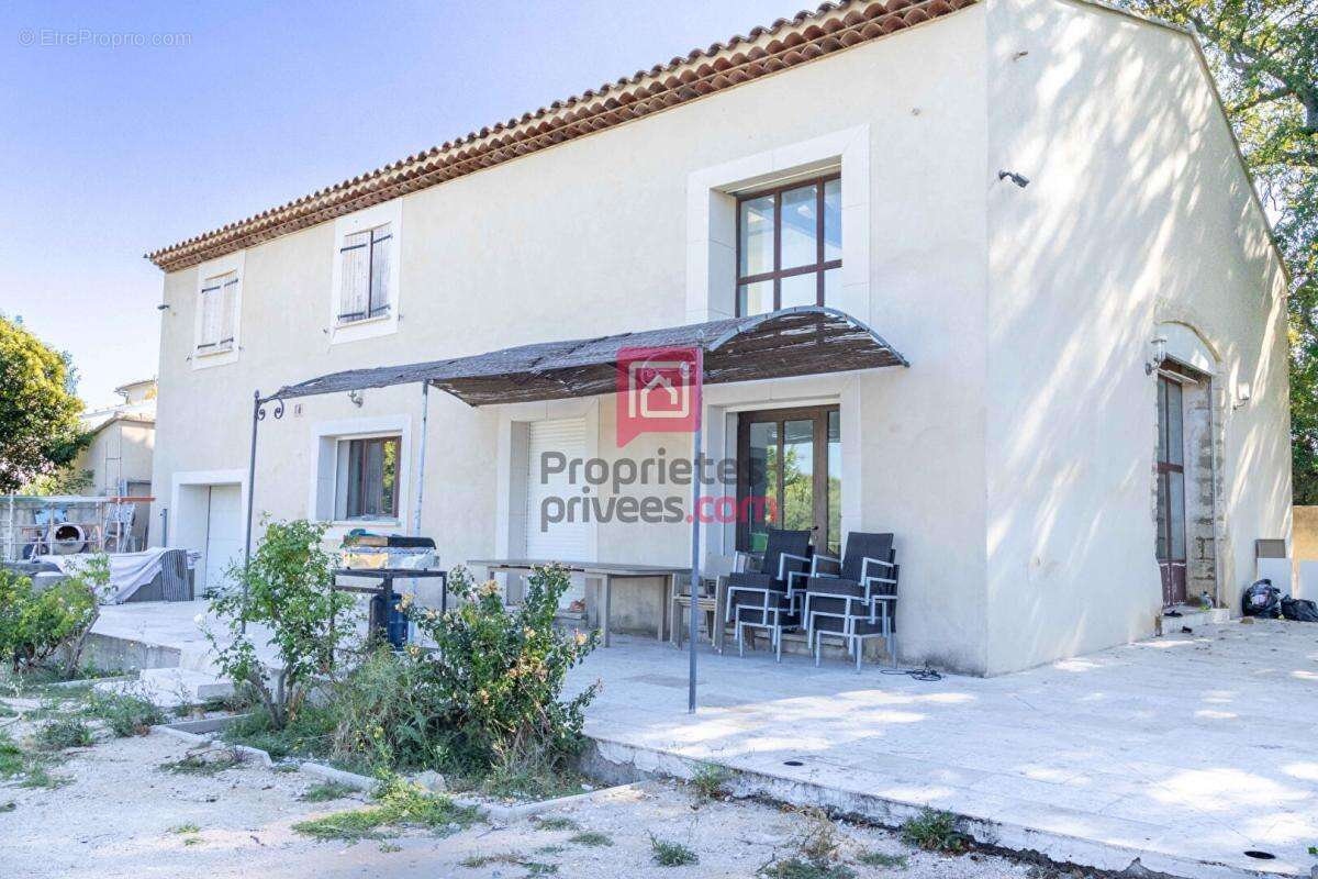Villa avec piscine 4 chambres 240 m2, 1200m2 de terrain - photo 9