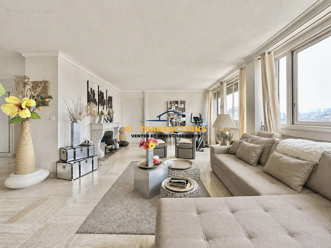 Appartement à SAINT-ETIENNE