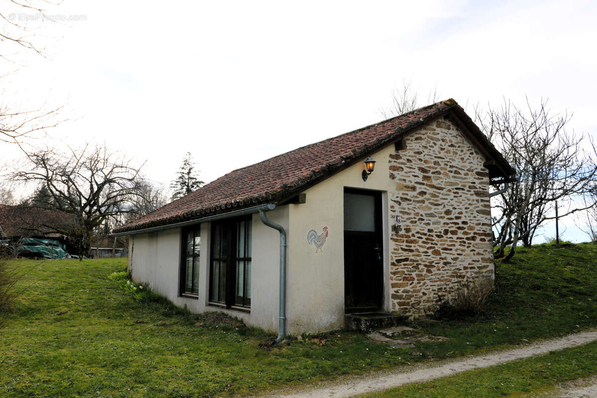 Joli ensemble immobilier à la campagne, 4 ou 5 logis, idéal résidence secondaire d'amis ! - photo 3