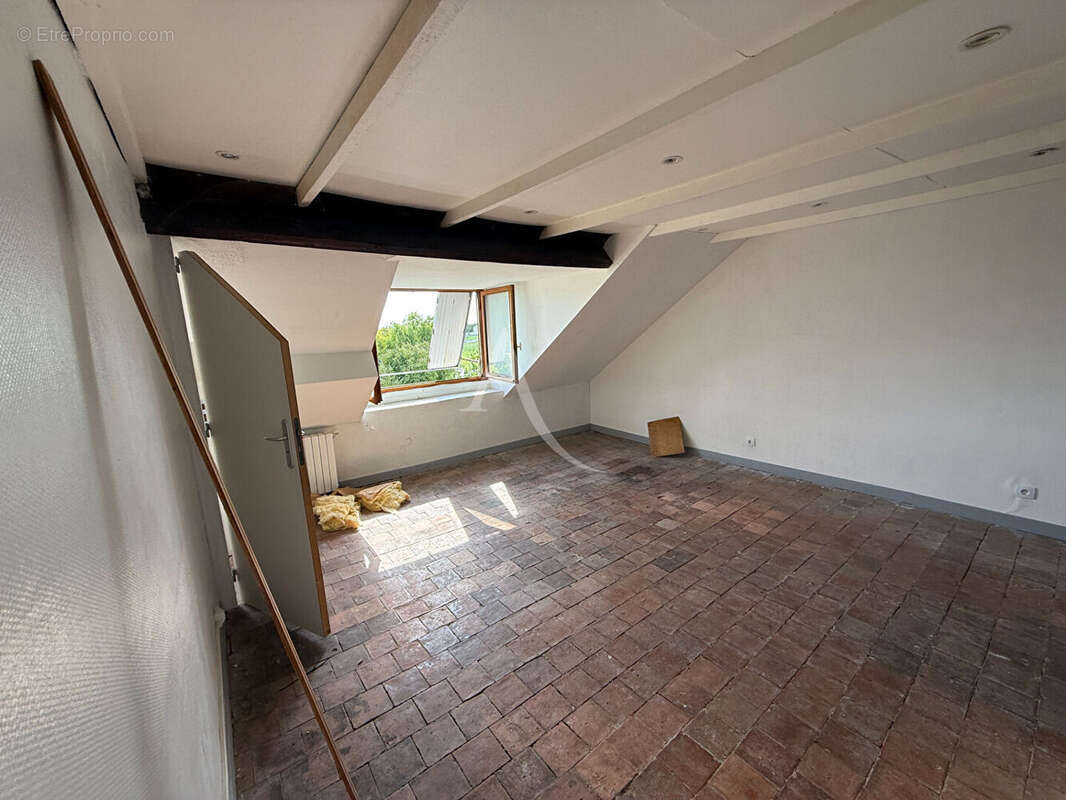 Appartement à LES PONTS-DE-CE