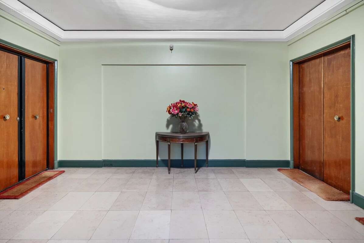 Appartement à PARIS-16E