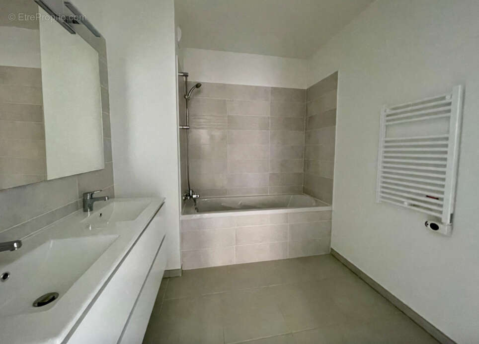 Appartement à GILETTE