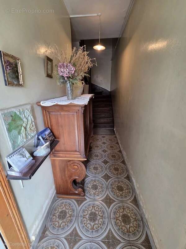 Maison à SAINT-MARTIN-DE-LA-CLUZE