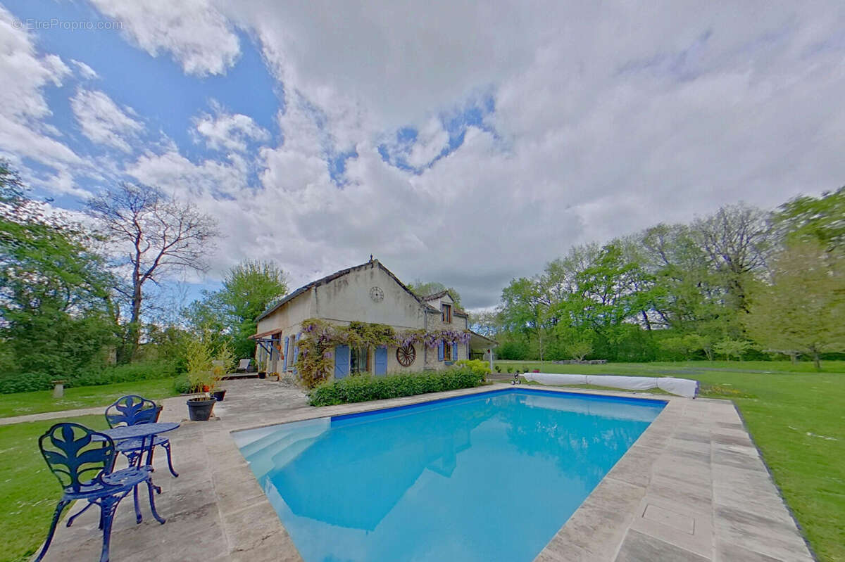 Maison à PUYLAROQUE