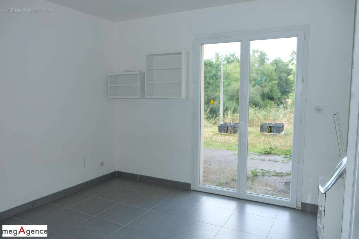 Appartement à SAINT-GERMAIN-LES-VERGNES