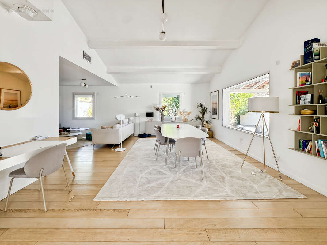 Éguilles   Belle propriété familiale avec dépendances, piscine et double garage. - photo 6