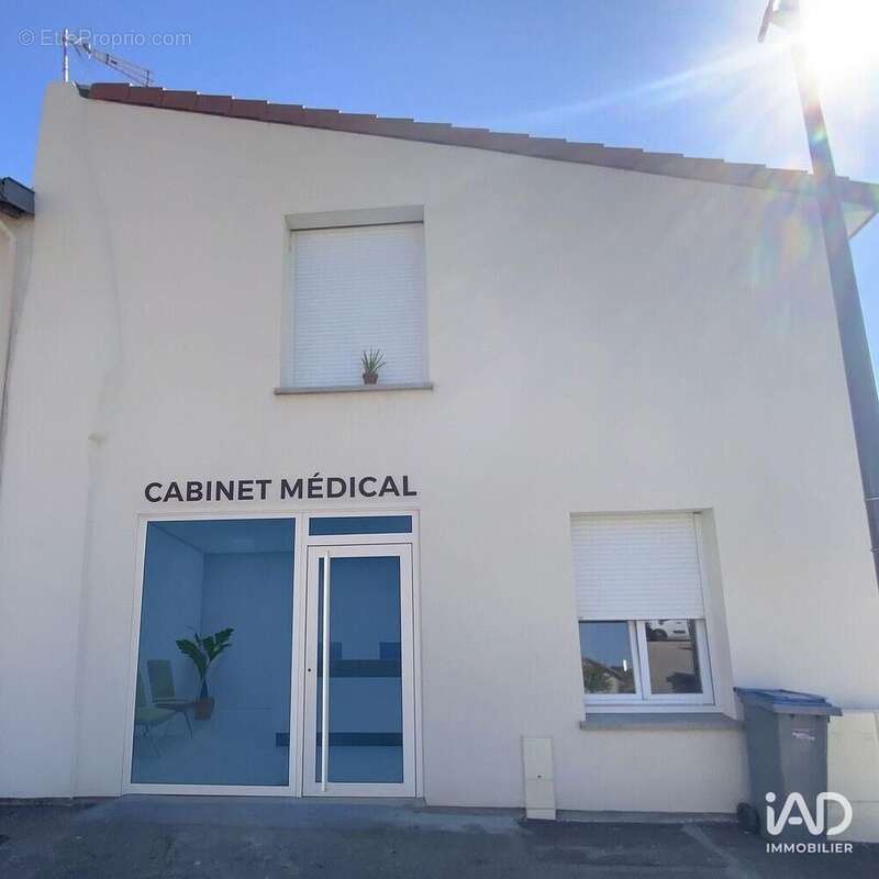 Photo 2 - Commerce à MALLELOY