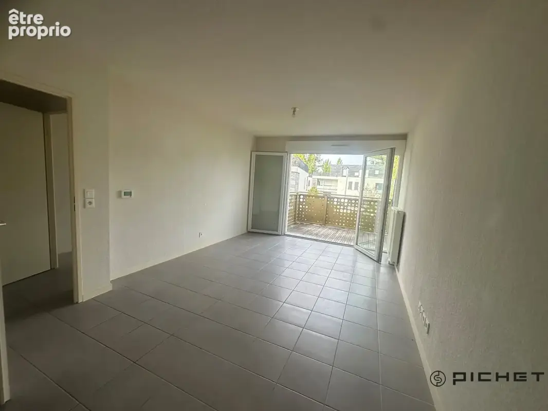 A VENDRE à VILLENVE D'ORNON Appartement de type T2 de 43m² avec terrasse, parking et cellier - photo 2