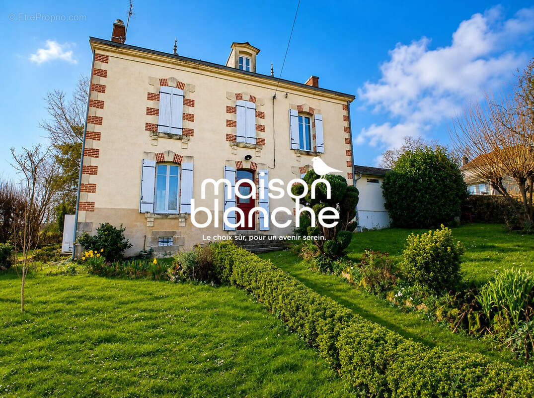 Maison à PARTHENAY
