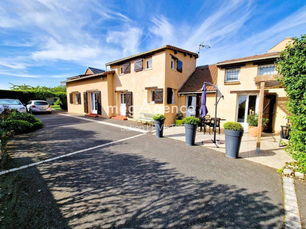 Maison à ABLIS