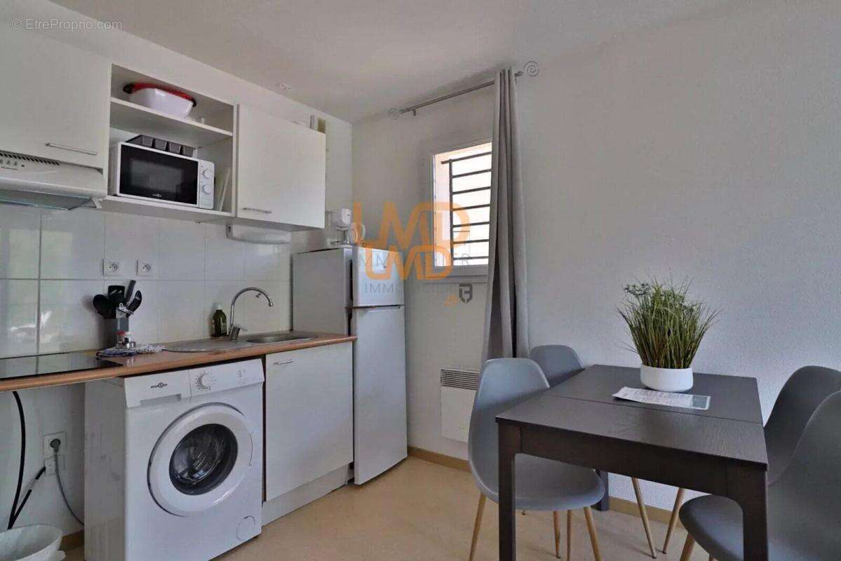 Appartement à AVENE