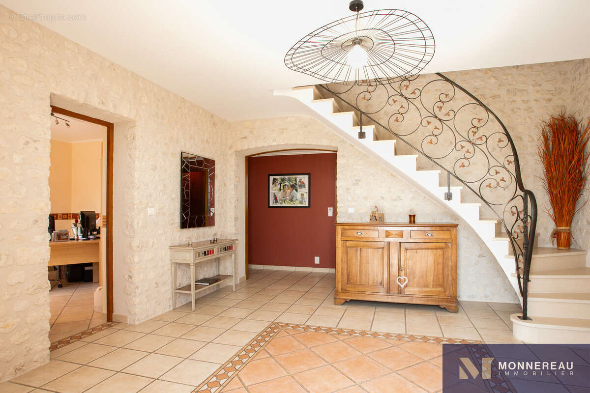 Maison à BARBEZIEUX-SAINT-HILAIRE