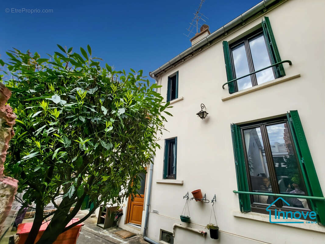 Maison à MONTROUGE