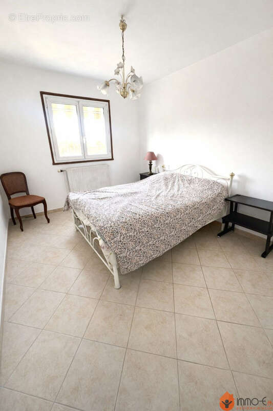 Maison à CONDE-SAINTE-LIBIAIRE