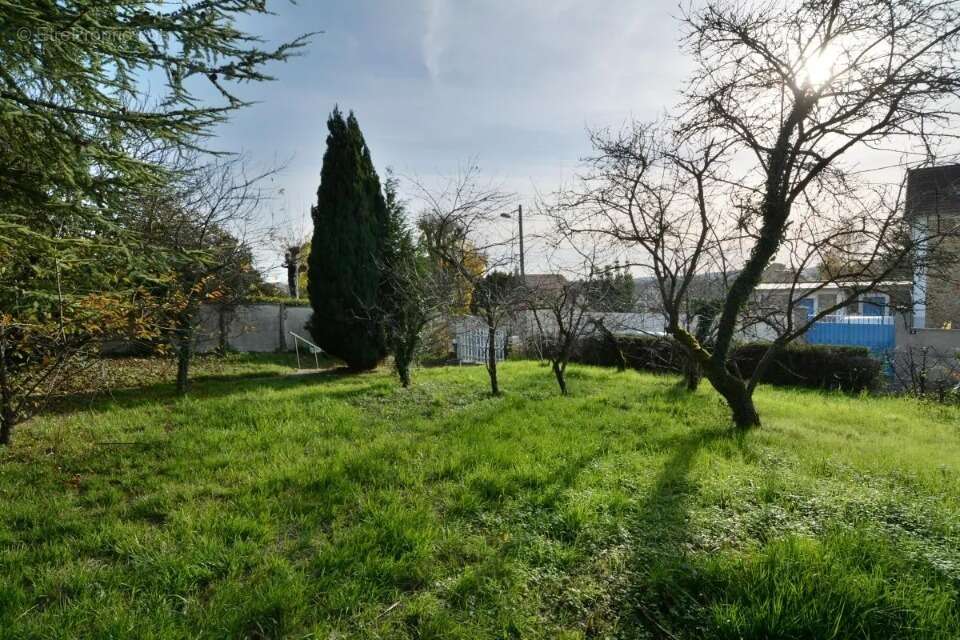 Terrain 271 m² à Lagny-Sur-Marne  - photo 2