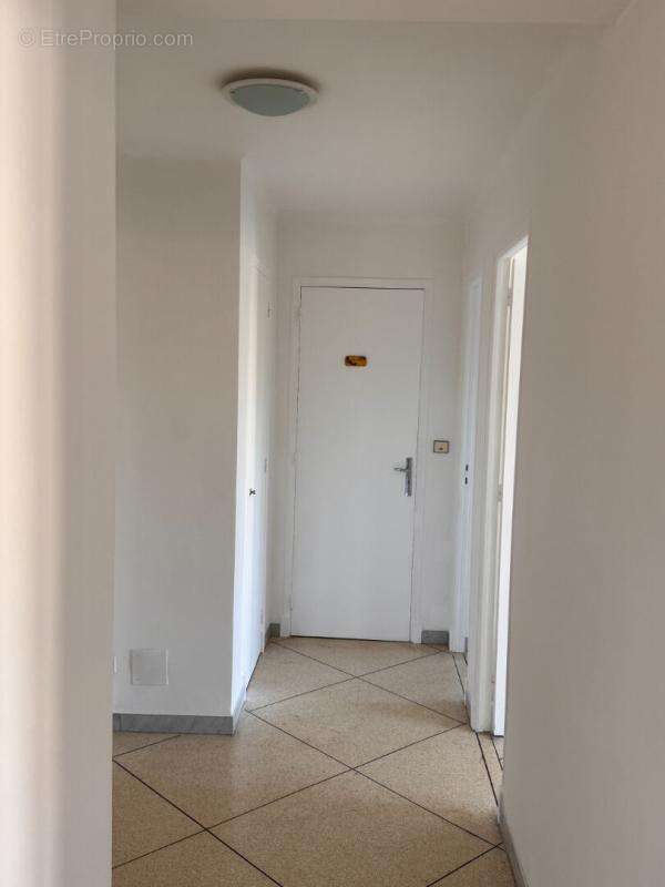 Appartement  Centre Ville à  Cagnes Sur Mer 3 pièce(s) 55.19 m2 - photo 4