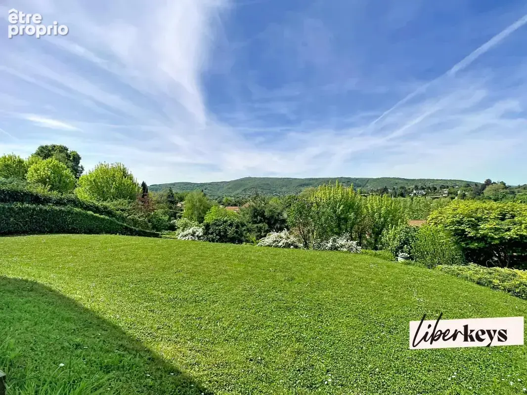 Fontaines Saint-Martin : maison 185m² vue dégagée, 5 chambres, terrain 890m², 2 box, cave, cellier - photo 14
