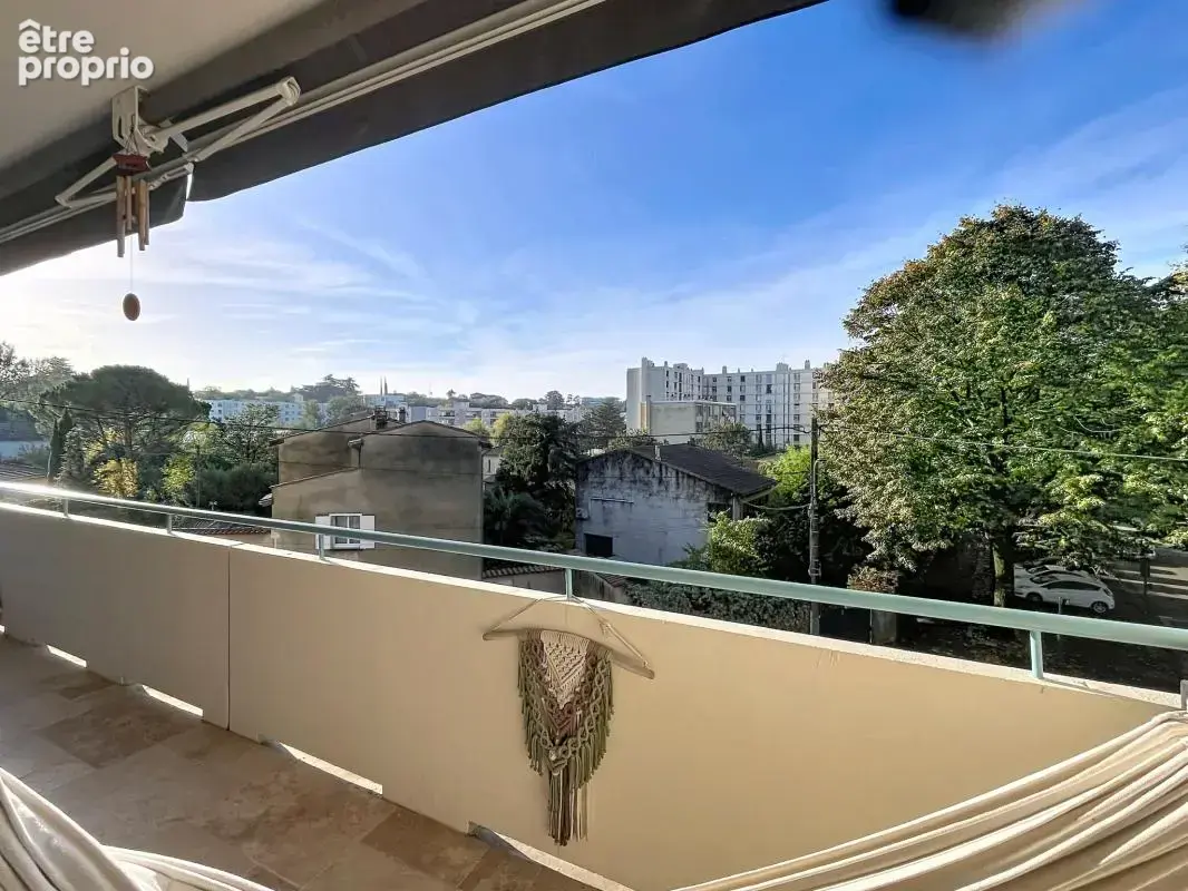 Appartement  2ème étage 71 m2 avec terrasse et cave - photo 4