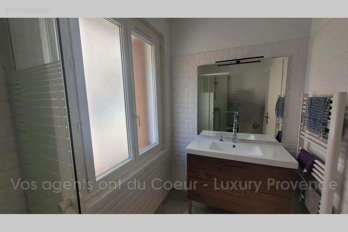 Appartement à MARSEILLE-5E