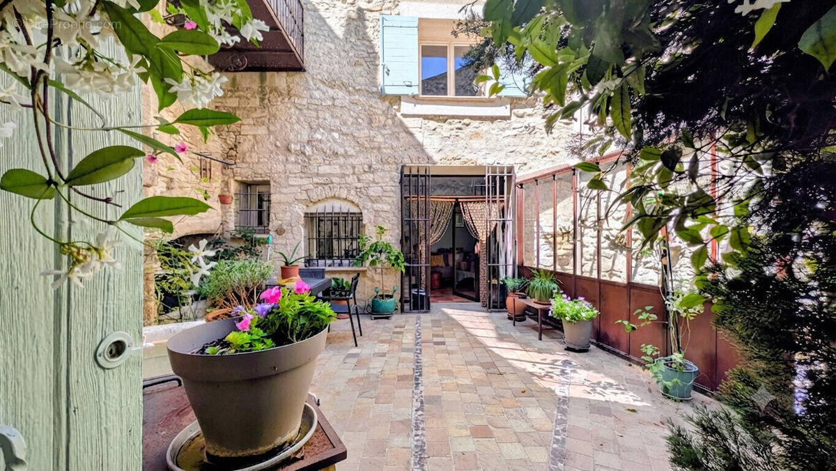 Maison à CUCURON