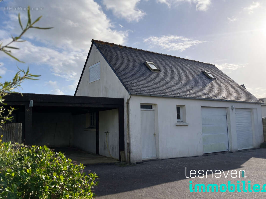 Maison à LAMPAUL-PLOUARZEL
