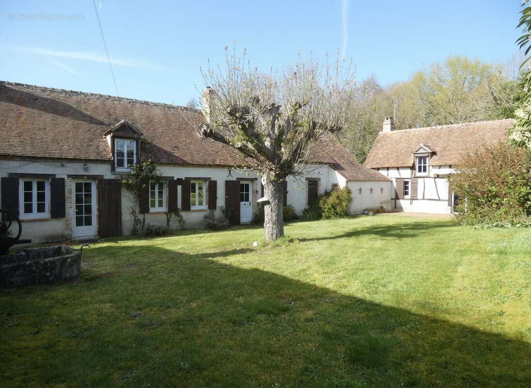 Maison à LES BORDES