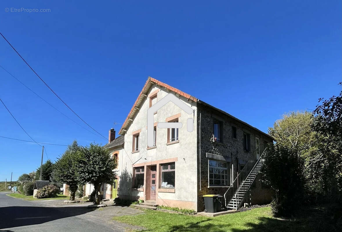 Maison à OBJAT
