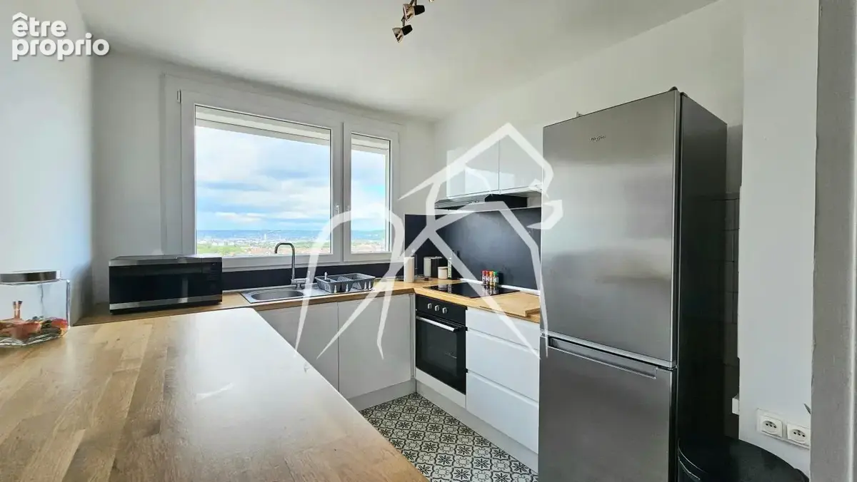 Appartement à SAINT-ETIENNE-DU-ROUVRAY