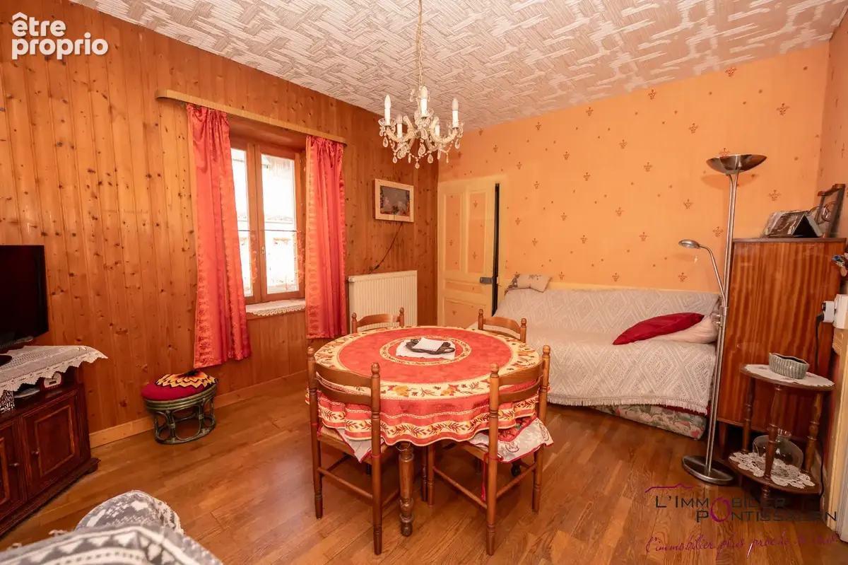 Frasne : maison individuelle offrant de beaux volumes, fort potentiel, garage - photo 8