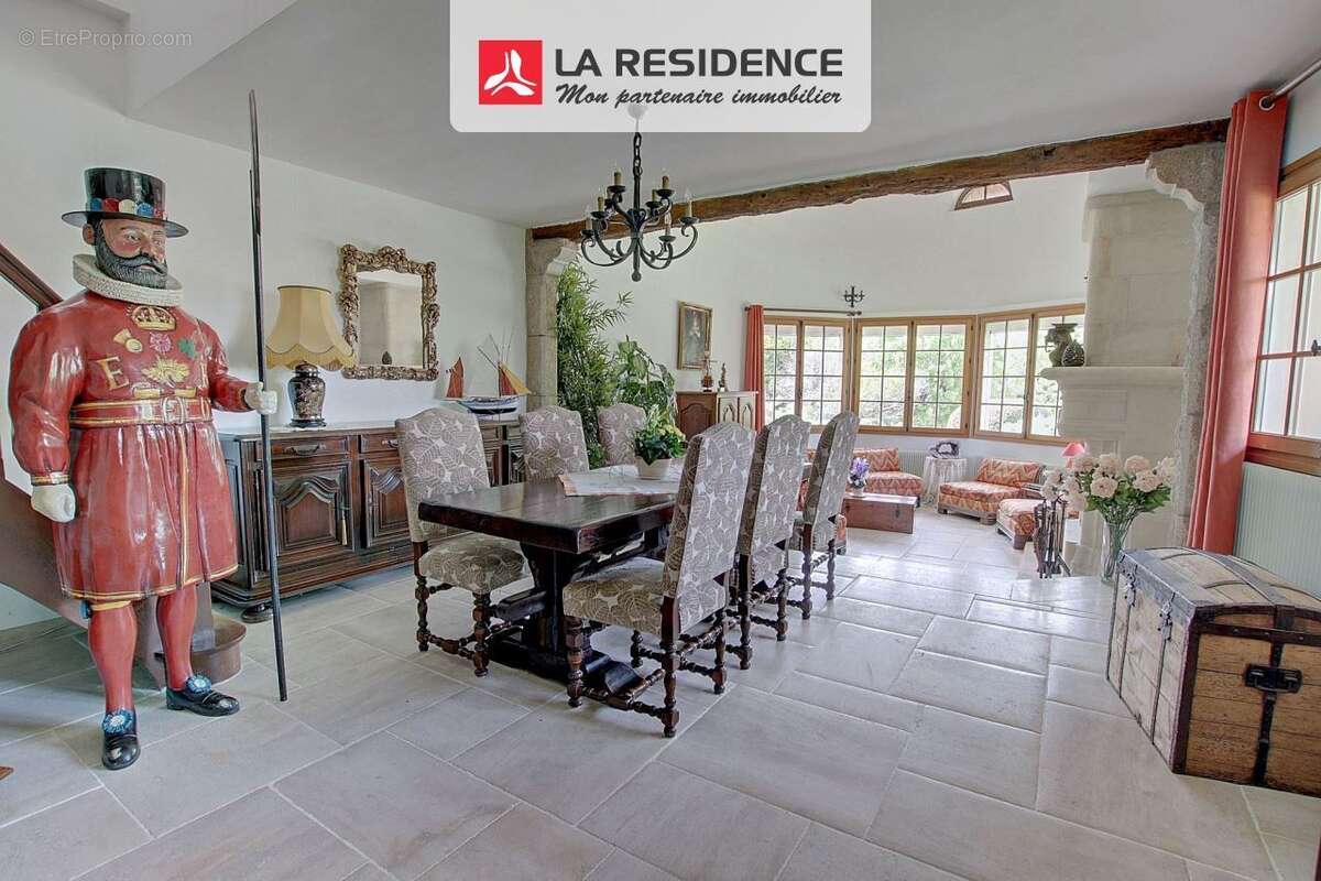 Maison à LE MESNIL-SAINT-DENIS