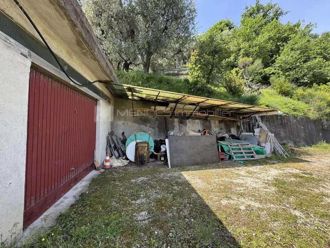 Maison a renover entierement avec terrain proche menton - photo 8