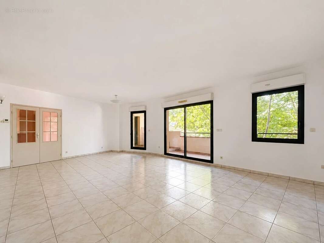 Appartement T5 de 176 m² avec terrasse, ascenseur, double garage et climatisation - Quartier Jean Jaures - photo 2