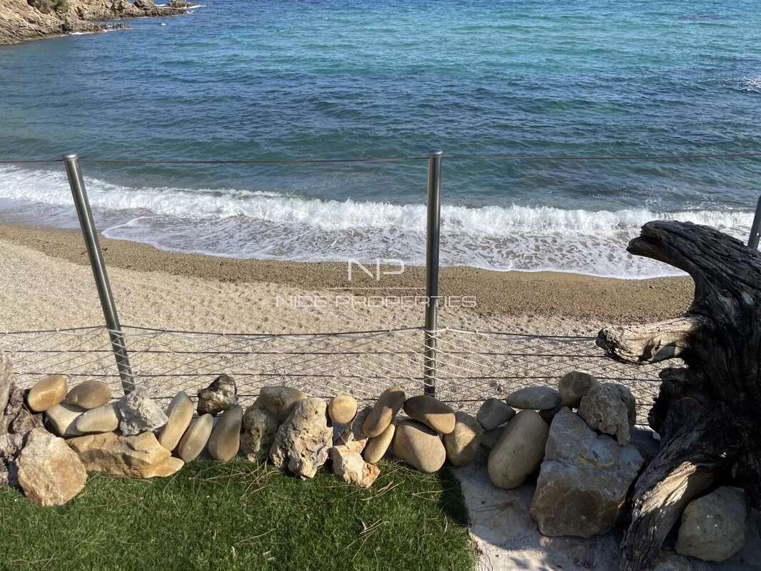 Jolie villa pieds dans l'eau - photo 9