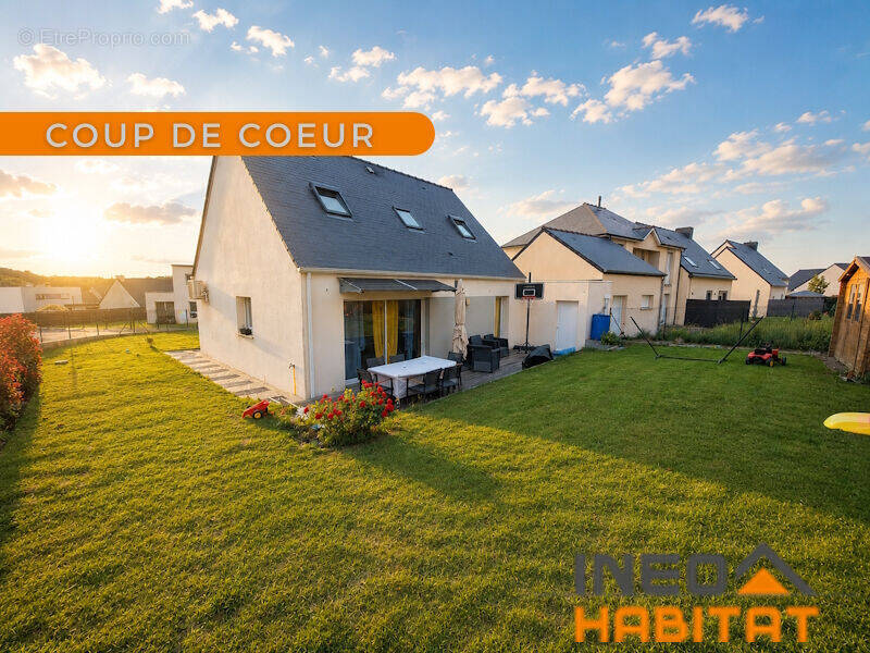 Maison à MEZIERES-SUR-COUESNON
