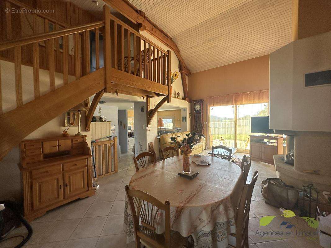 Maison à PEYRAT-LE-CHATEAU