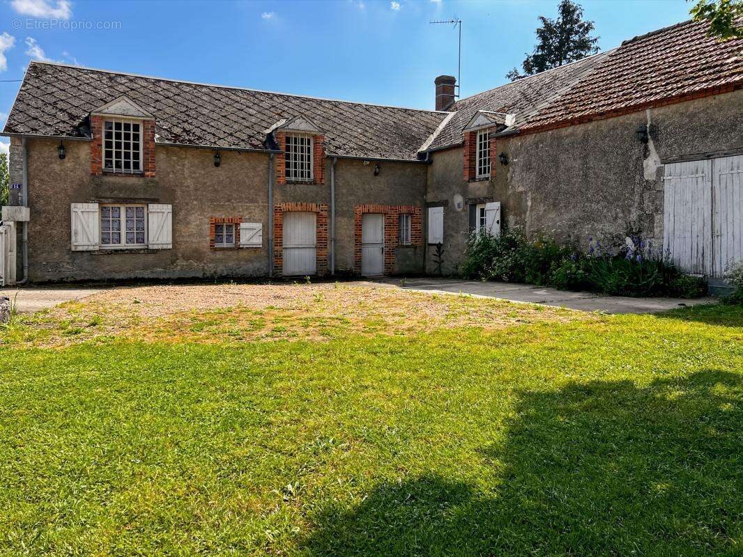 Maison à SAINT-PERAVY-LA-COLOMBE