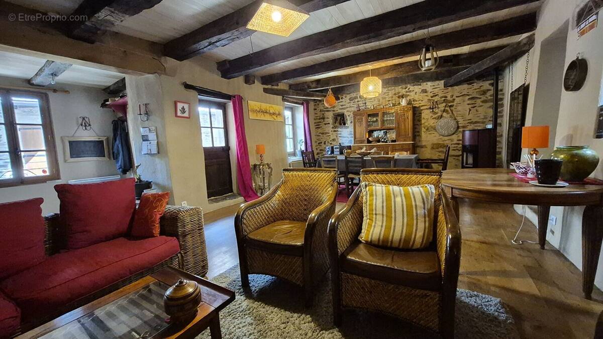 Maison à ESTAING
