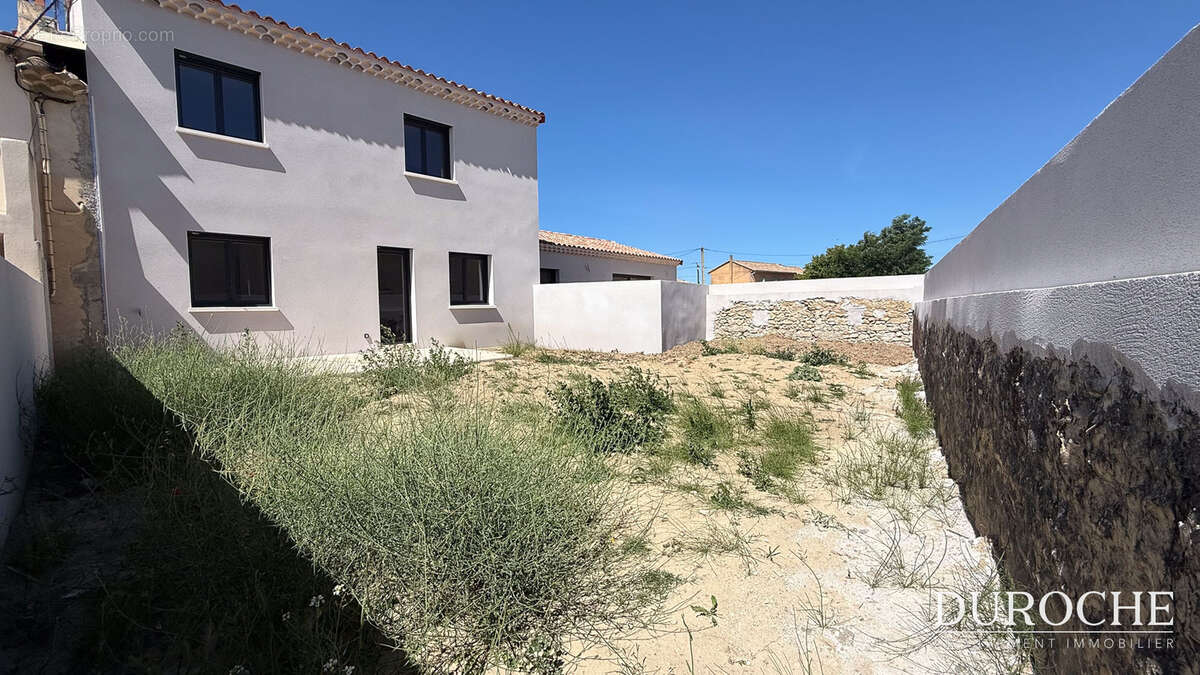 Maison à CAMARET-SUR-AIGUES