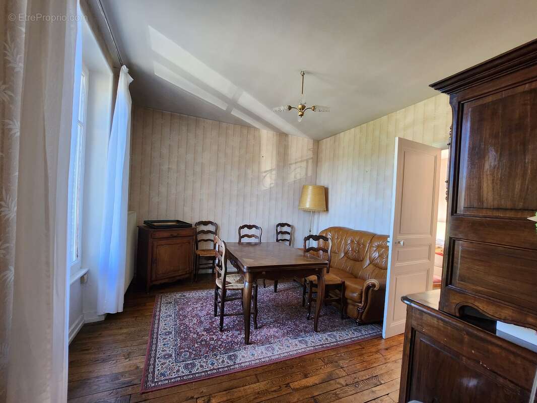 Maison à SAINT-PRIEST-TAURION