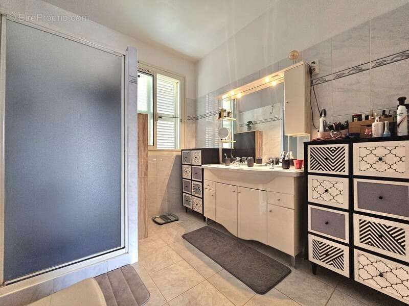 A vendre maison de 300 m2 divisées en 4 habitations, terrain 1395 m2, garage et terrain cOnstructible à MONTE (Haute Corse) - photo 8