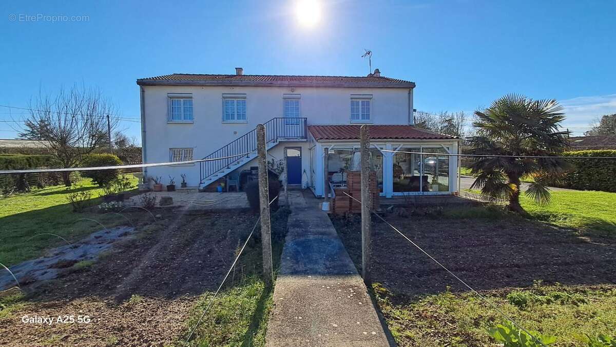 BELLE MAISON   4 chambres 2 SDE sur terrain  1100 m2 clôturé et plat - photo 5