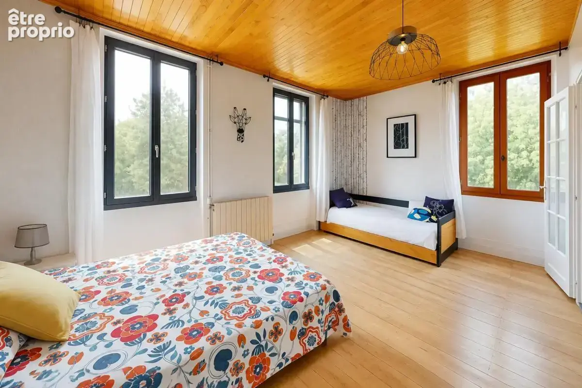 Maison de 9 pièces de 319 m² située à Bioule - photo 5