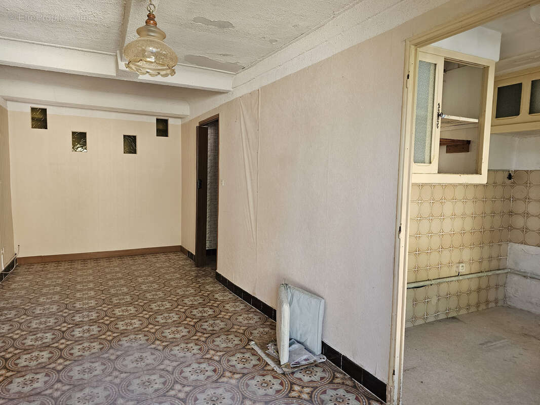 Appartement à LA ROQUE-D'ANTHERON