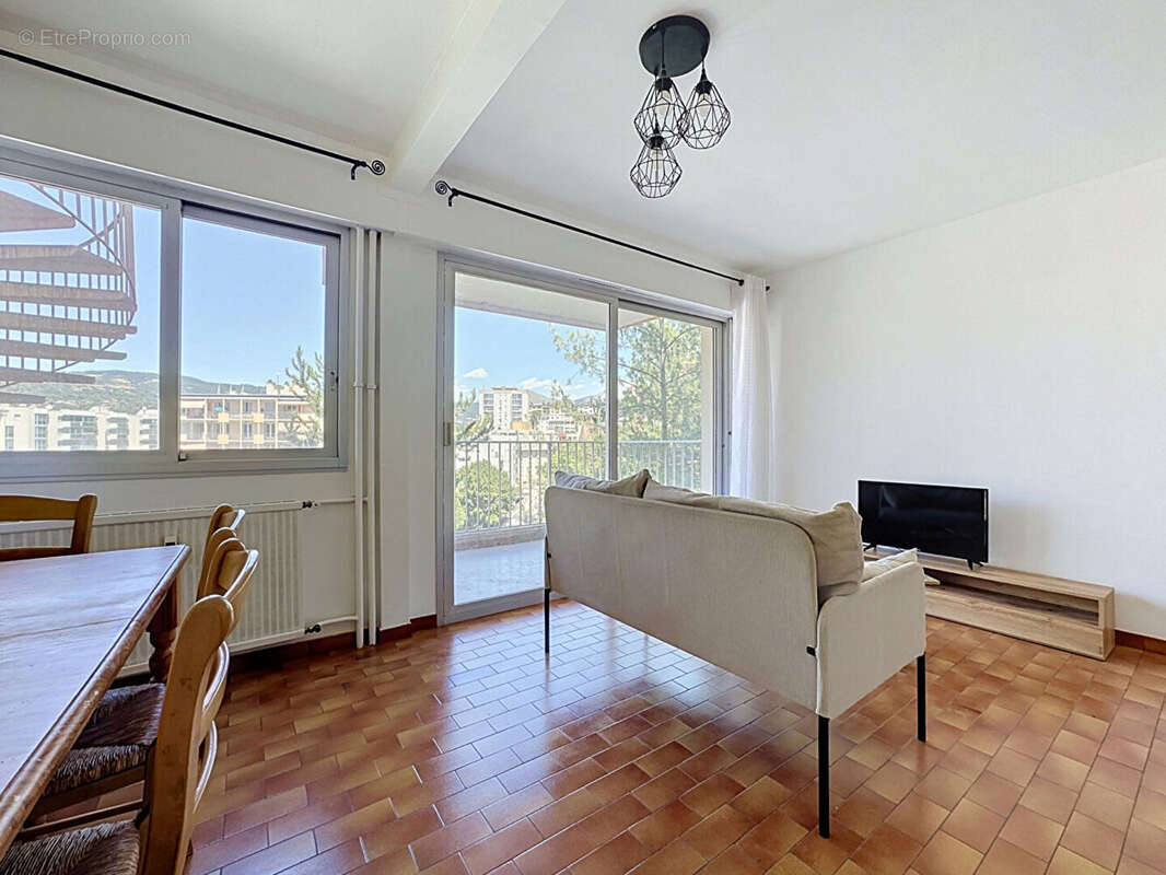 GAP - Appartement T2 avec terrasse, vue panoramique sur les montagnes et ascenseur ! - photo 7