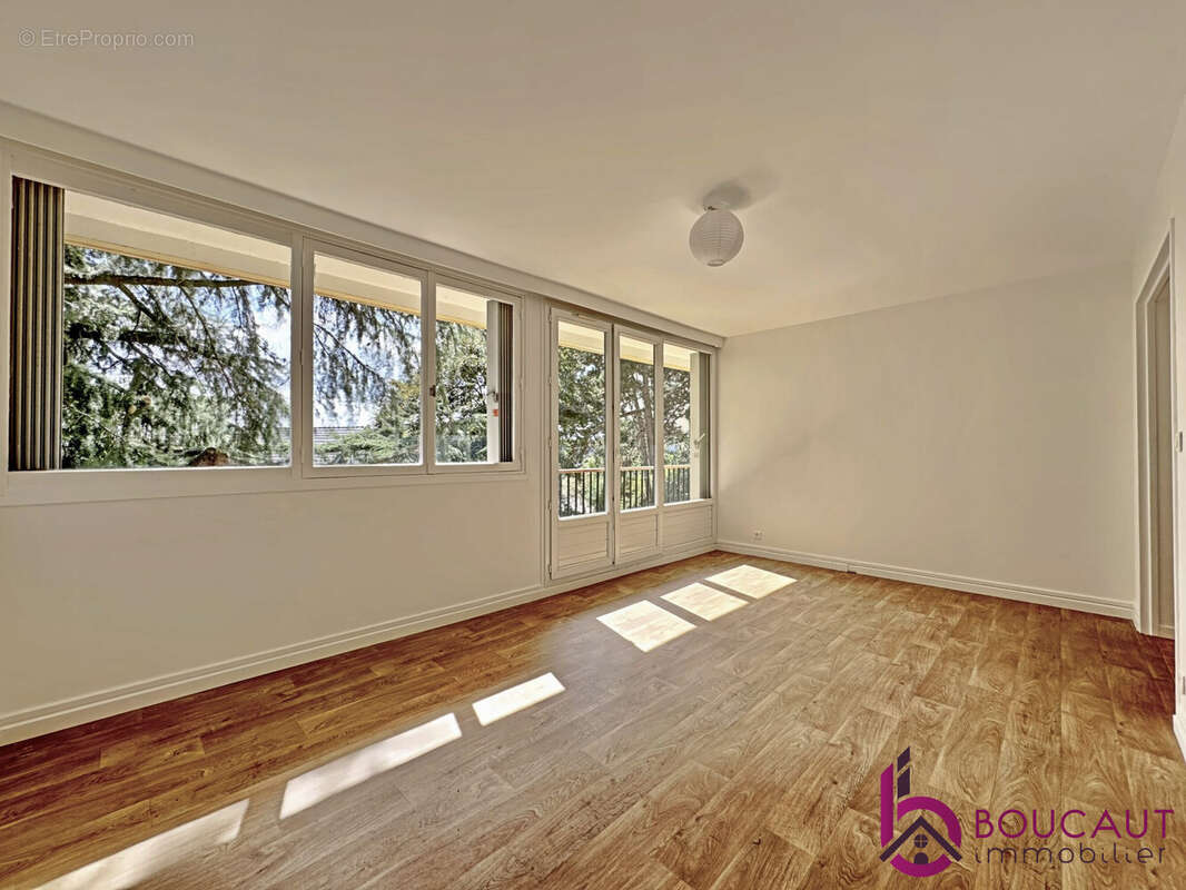 Appartement à LE PLESSIS-ROBINSON