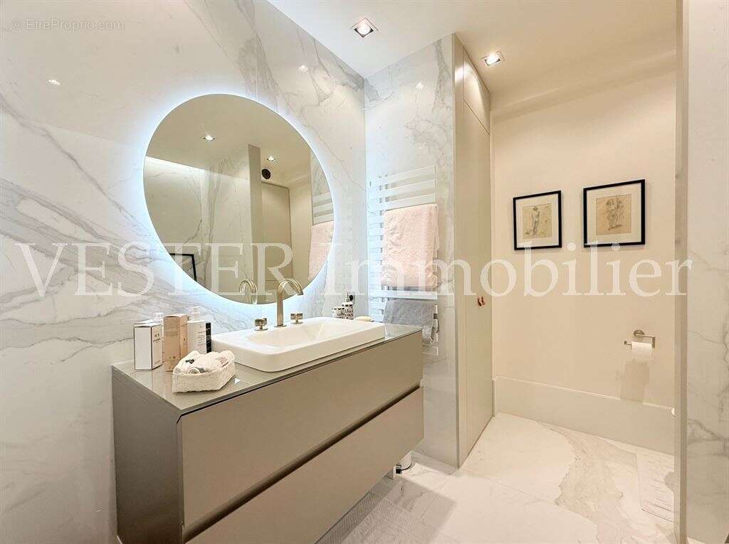 Appartement à PARIS-7E