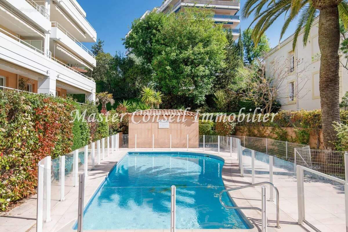 Croisette et rue d'antibes  à pied -  dernier etage 4p 140m² + 43m² ter. - photo 12